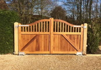 Made to measure wooden gates